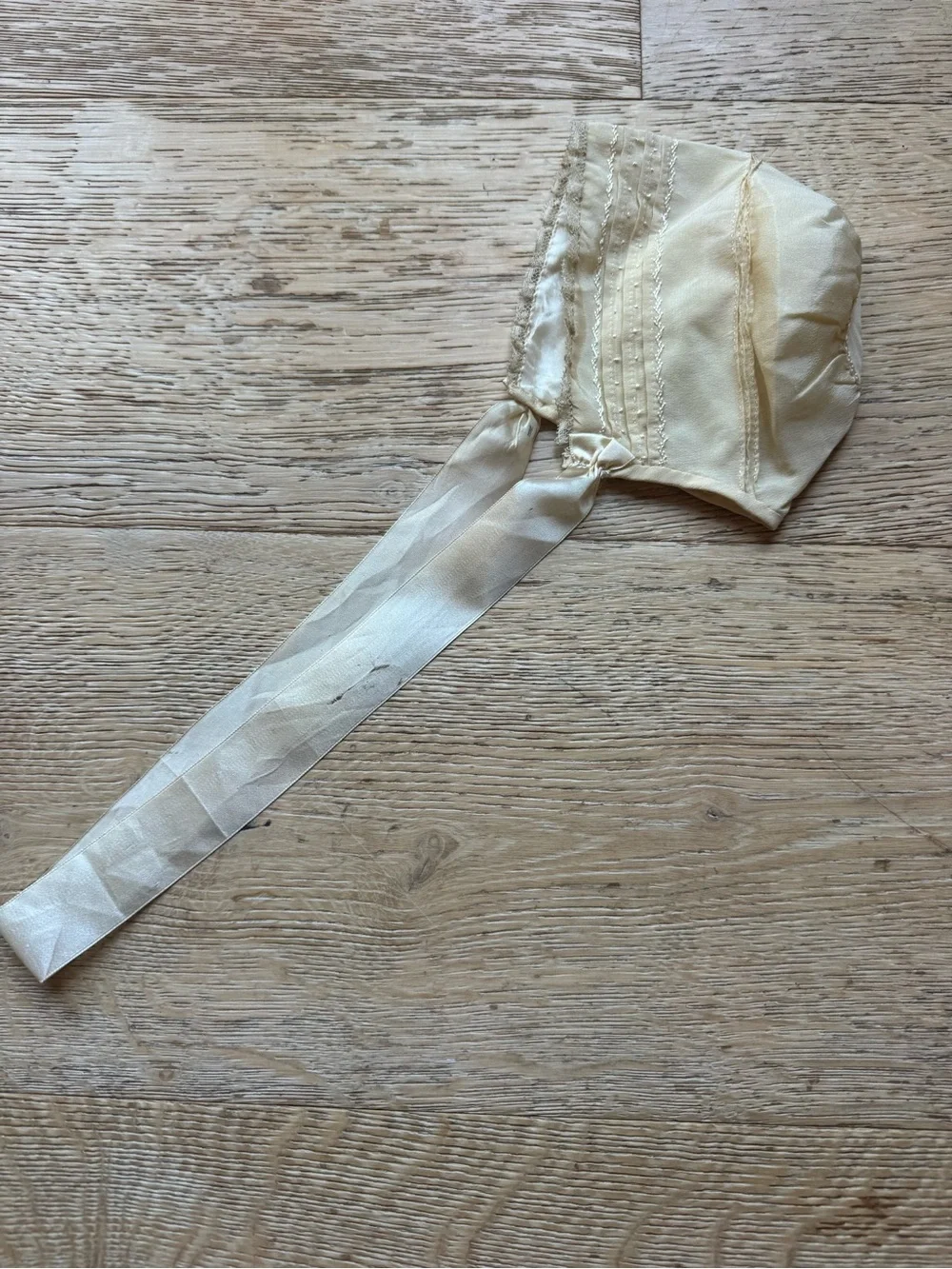 🔥VINTAGE Handmade Baby Bonnet - Cream DARLING! Price Firm!